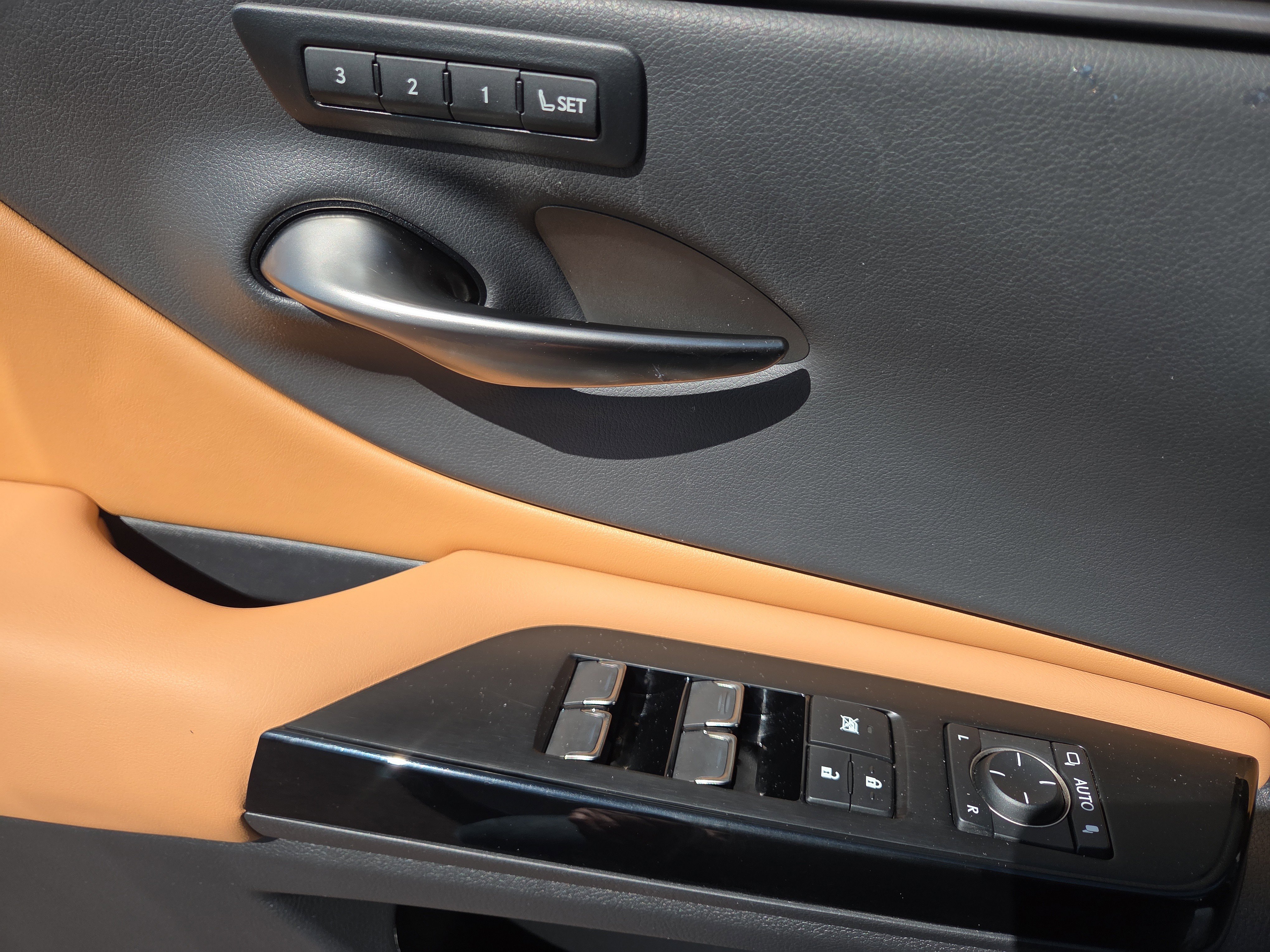 Used 2024 Lexus ES 350 w/ Premium Package image 35