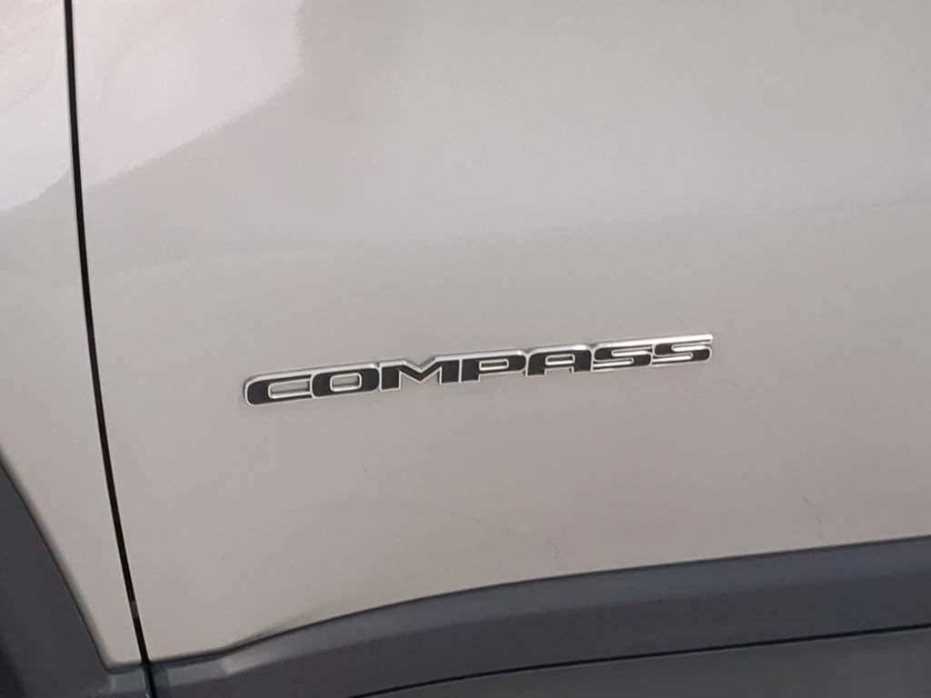 Used 2020 Jeep Compass Latitude w/ Cold Weather Group AWD/4WD image 16