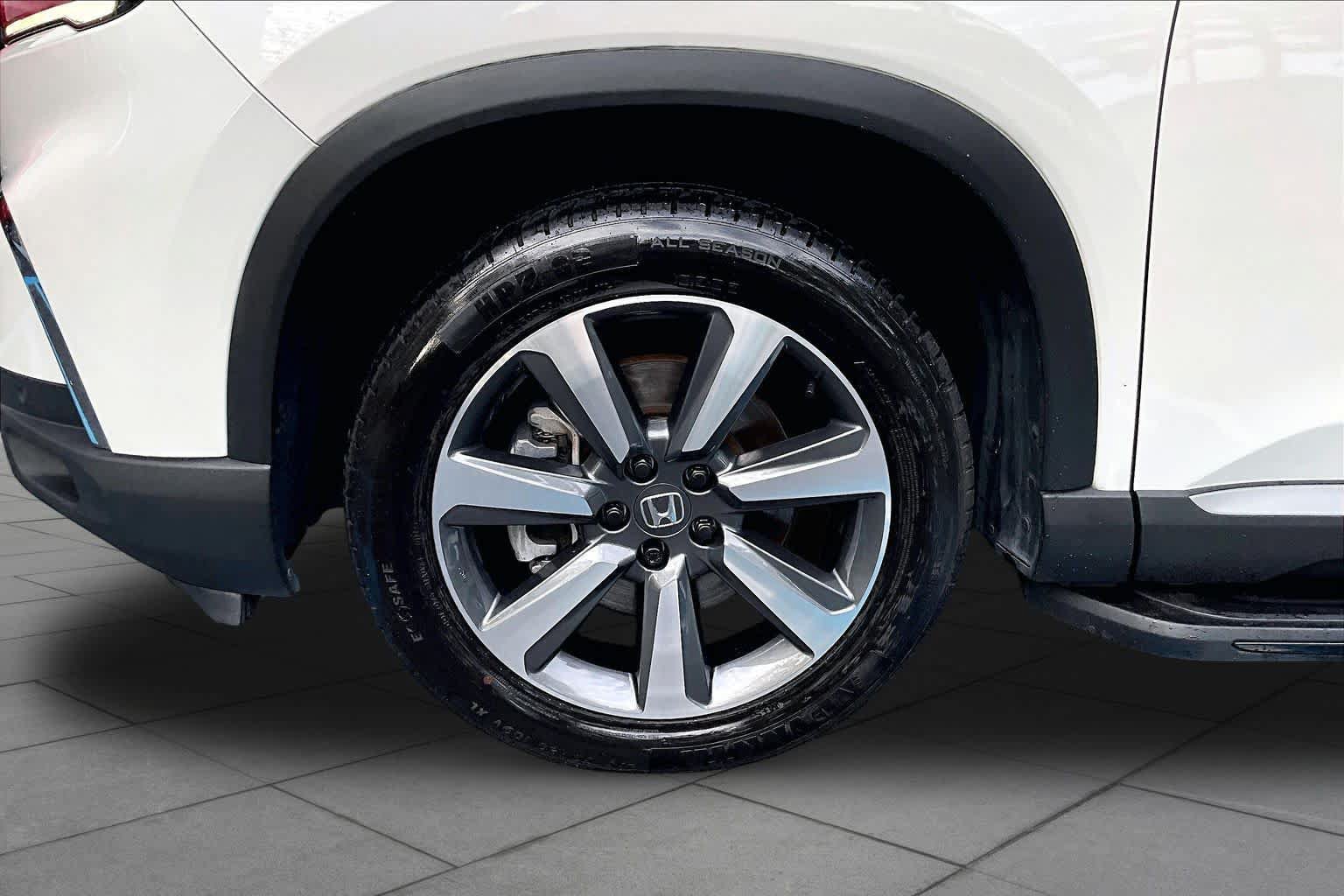Used 2025 Honda Pilot Elite image 11