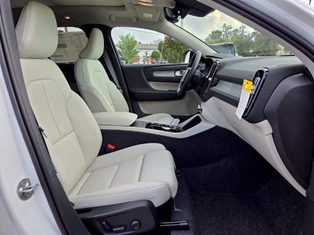 New 2026 Volvo XC40 B5 Plus w/ Protection Package Premier AWD/4WD image 17