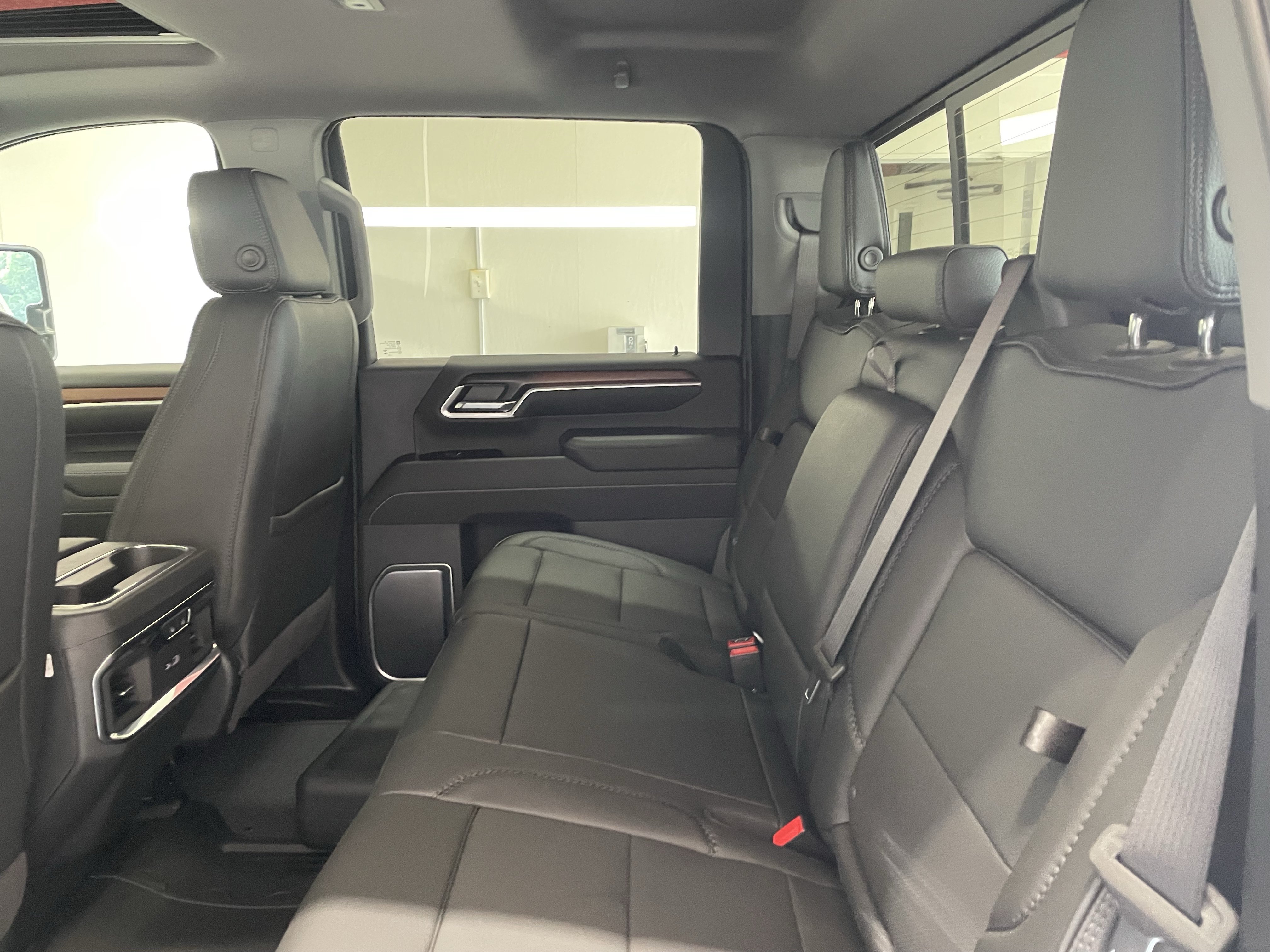 New 2026 GMC Sierra 2500 Denali w/ Denali Reserve Package AWD/4WD image 9