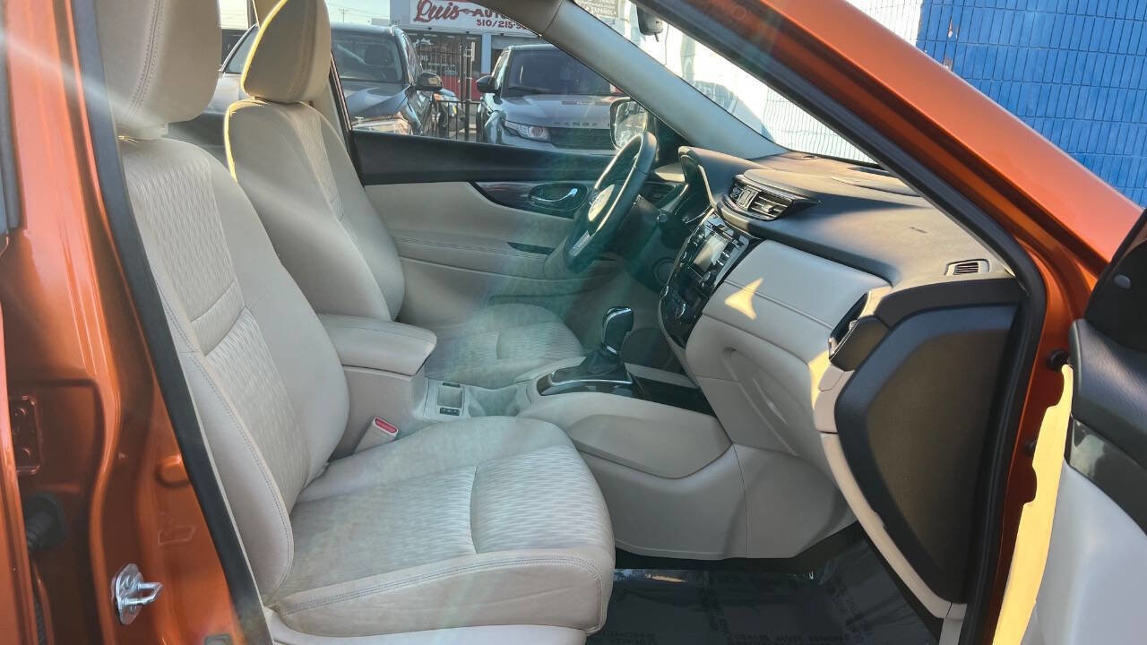 Used 2017 Nissan Rogue SV image 14