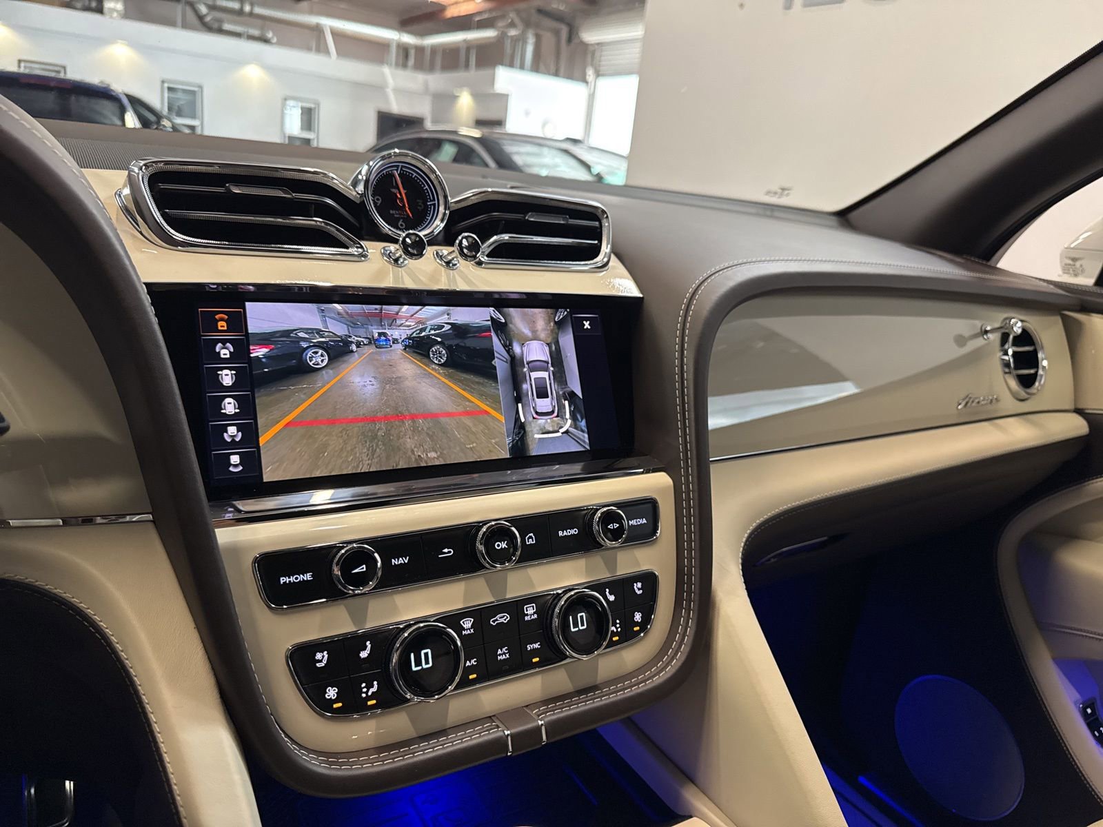 Used 2023 Bentley Bentayga Extended Wheelbase image 40