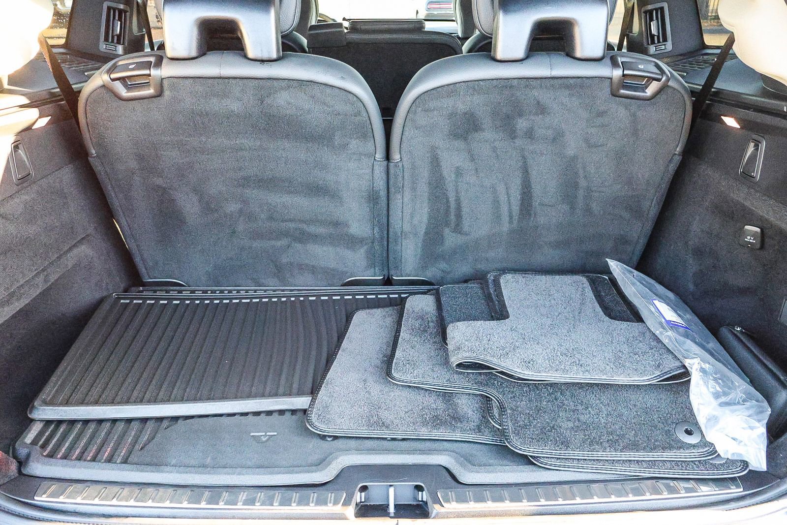 Used 2025 Volvo XC90 B5 Plus w/ Protection Package Premier image 26