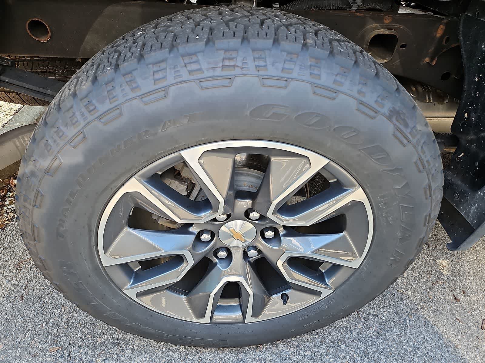 Used 2025 Chevrolet Silverado 1500 LT AWD/4WD image 5