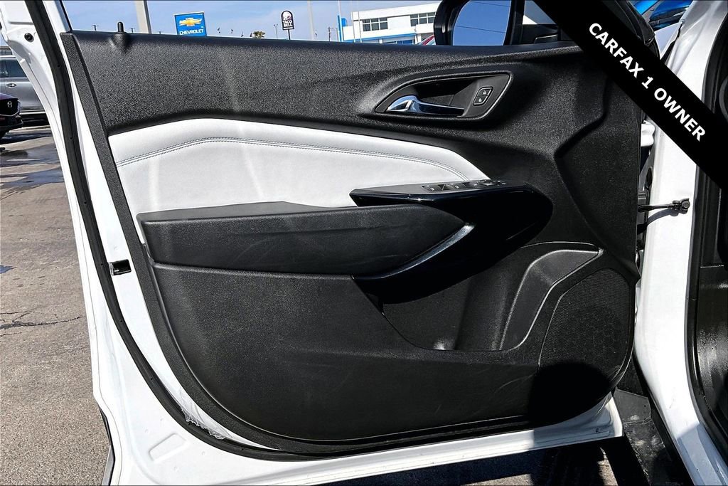 Used 2025 Chevrolet Trax LT w/ LT Convenience Package image 19