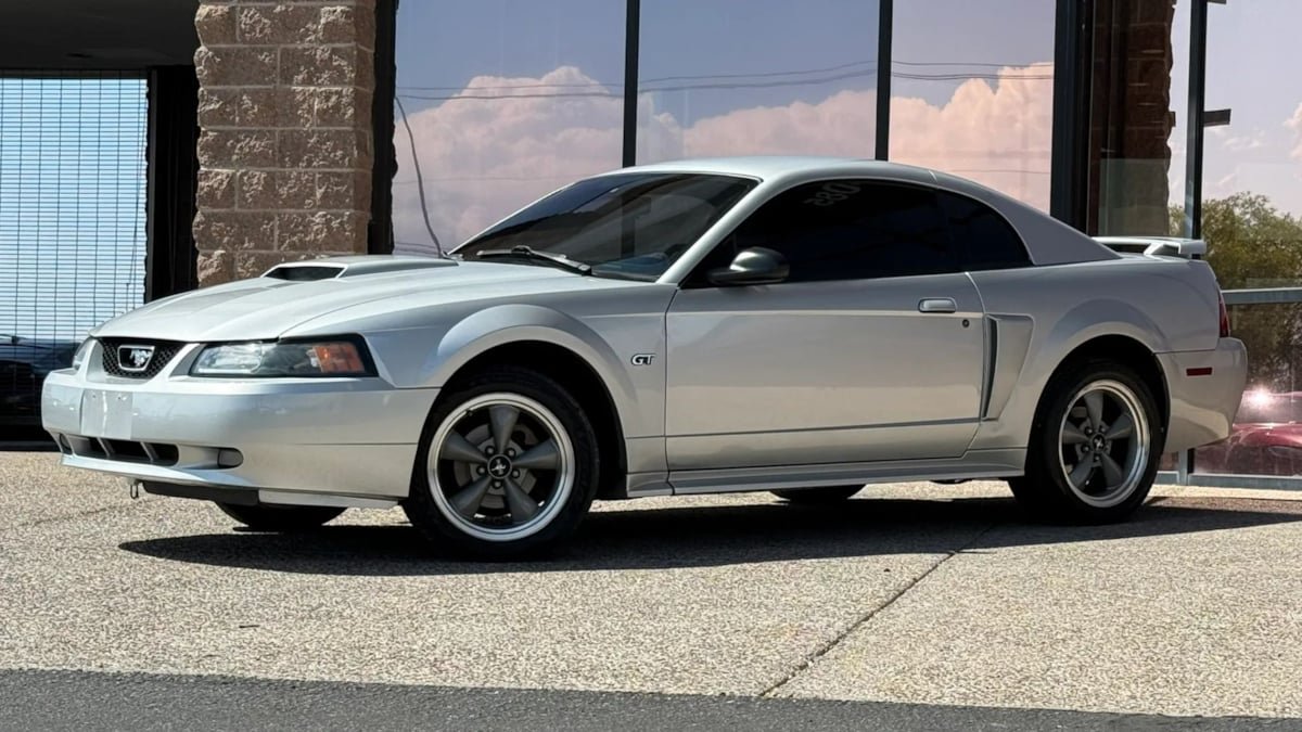 Used 2001 Ford Mustang GT Premium RWD image 3