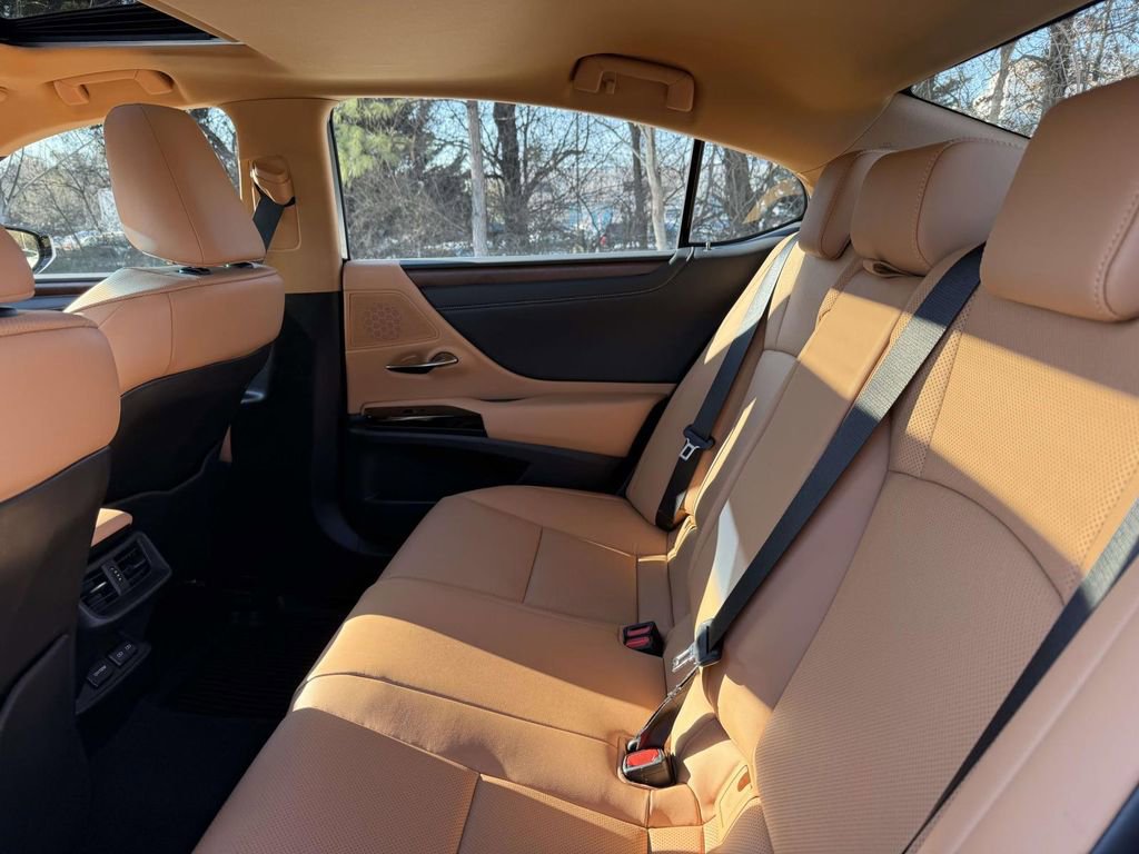 Used 2025 Lexus ES 350 w/ Premium Package image 18
