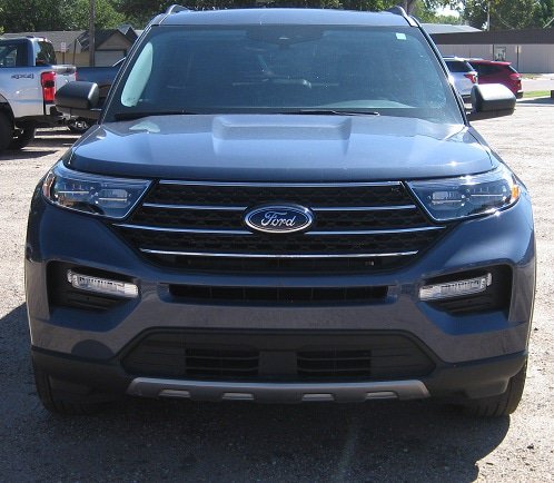 Used 2021 Ford Explorer XLT w/ Equipment Group 202A AWD/4WD image 8