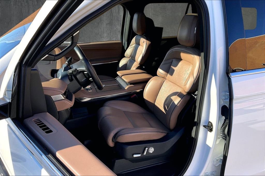 Used 2025 Lincoln Navigator Black Label image 21