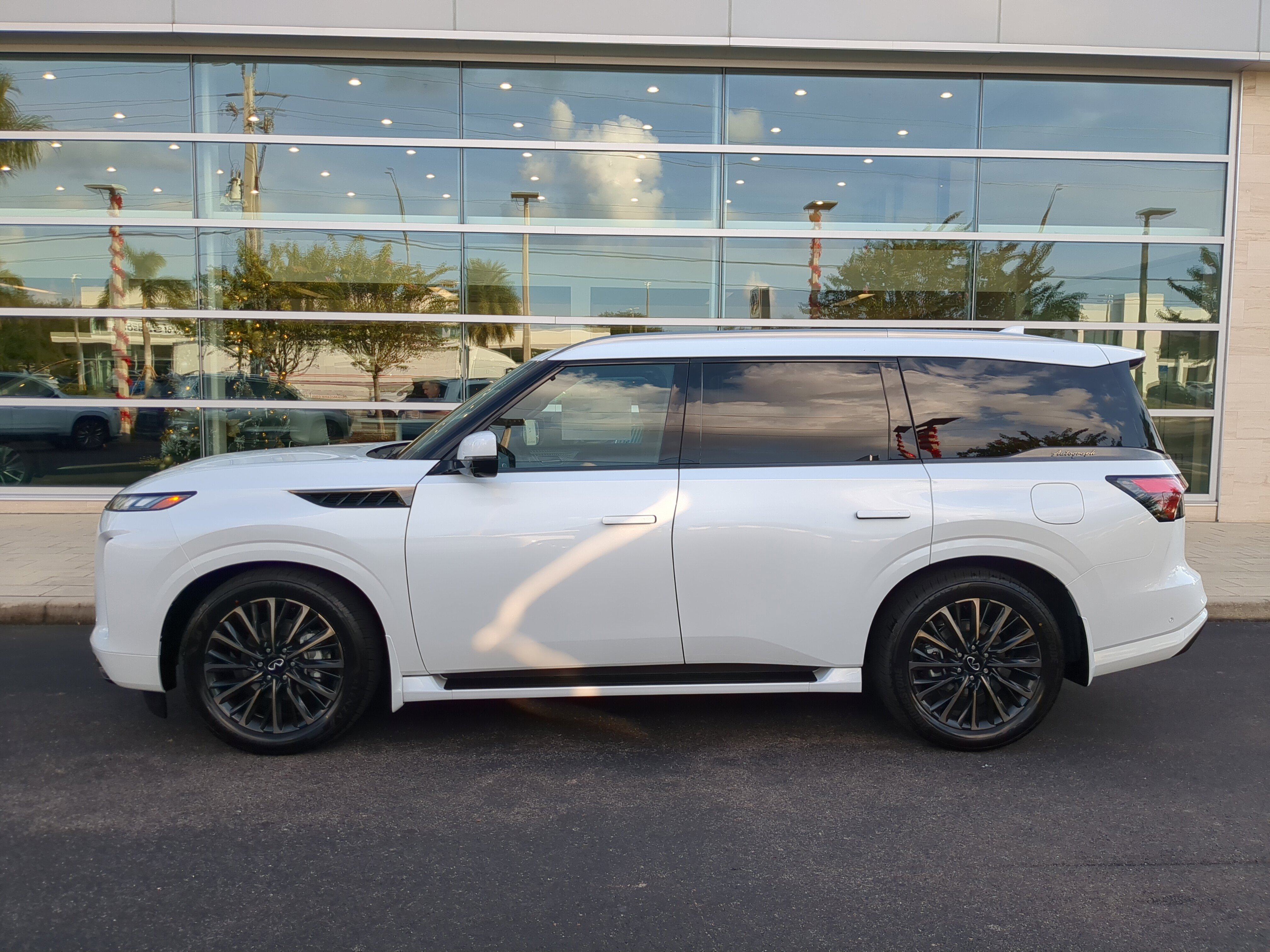 New 2026 INFINITI QX80 Autograph image 7