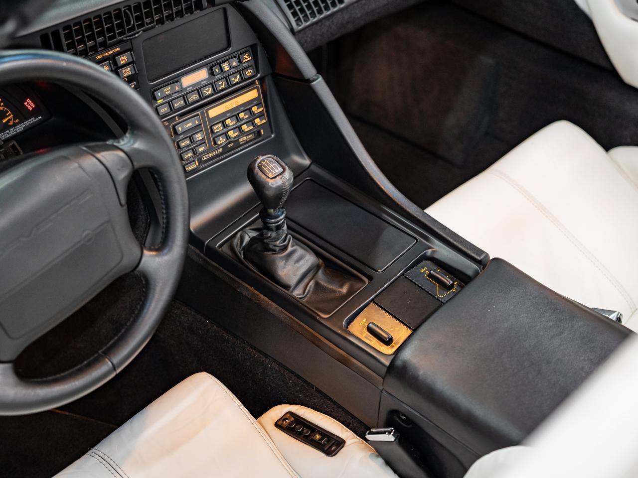 Used 1992 Chevrolet Corvette Convertible RWD image 12