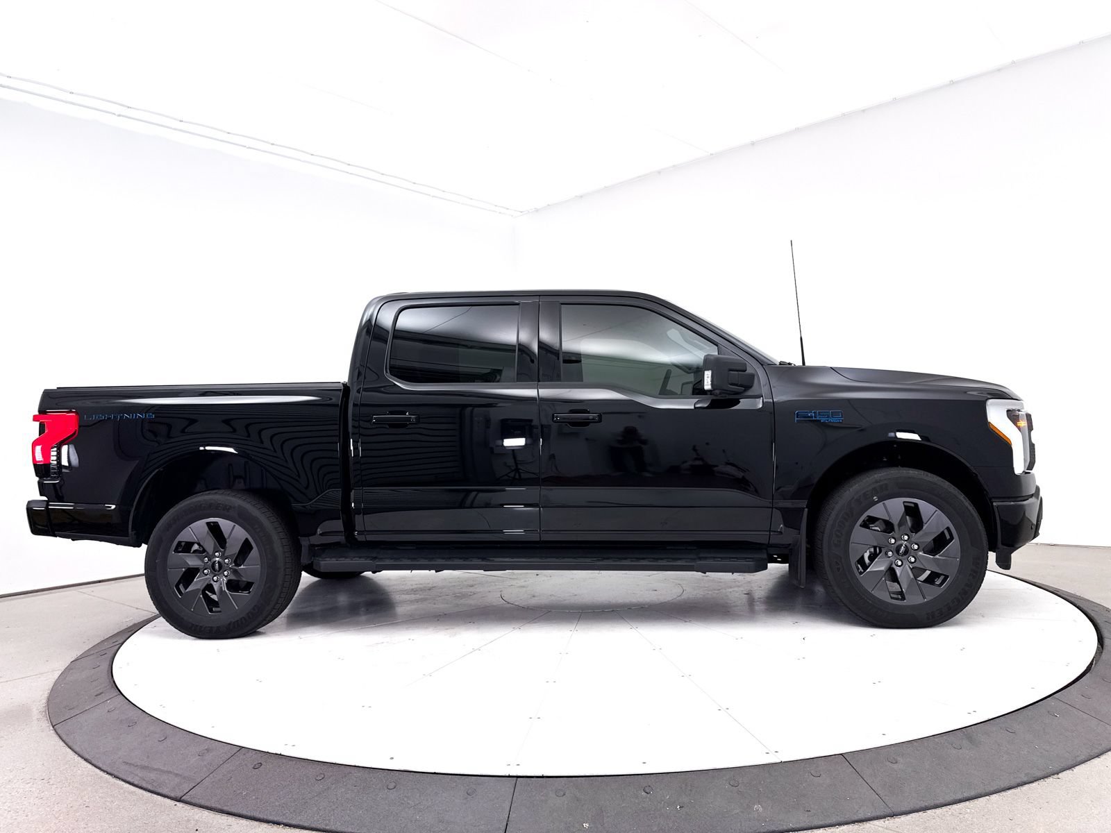 Used 2024 Ford F150 Lightning Flash AWD/4WD image 37