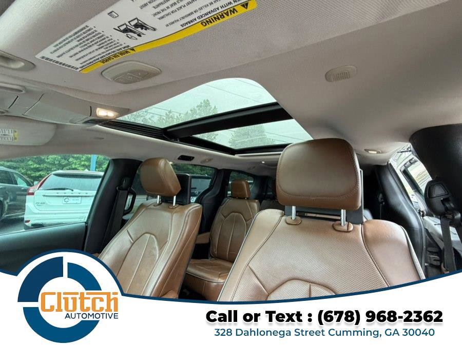 Used 2017 Chrysler Pacifica Limited FWD image 11