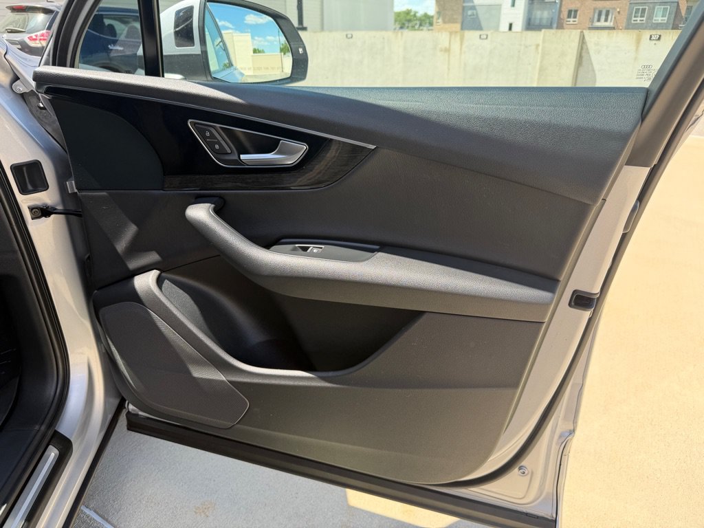 Used 2019 Audi Q7 3.0T Premium w/ Convenience Package AWD/4WD image 32