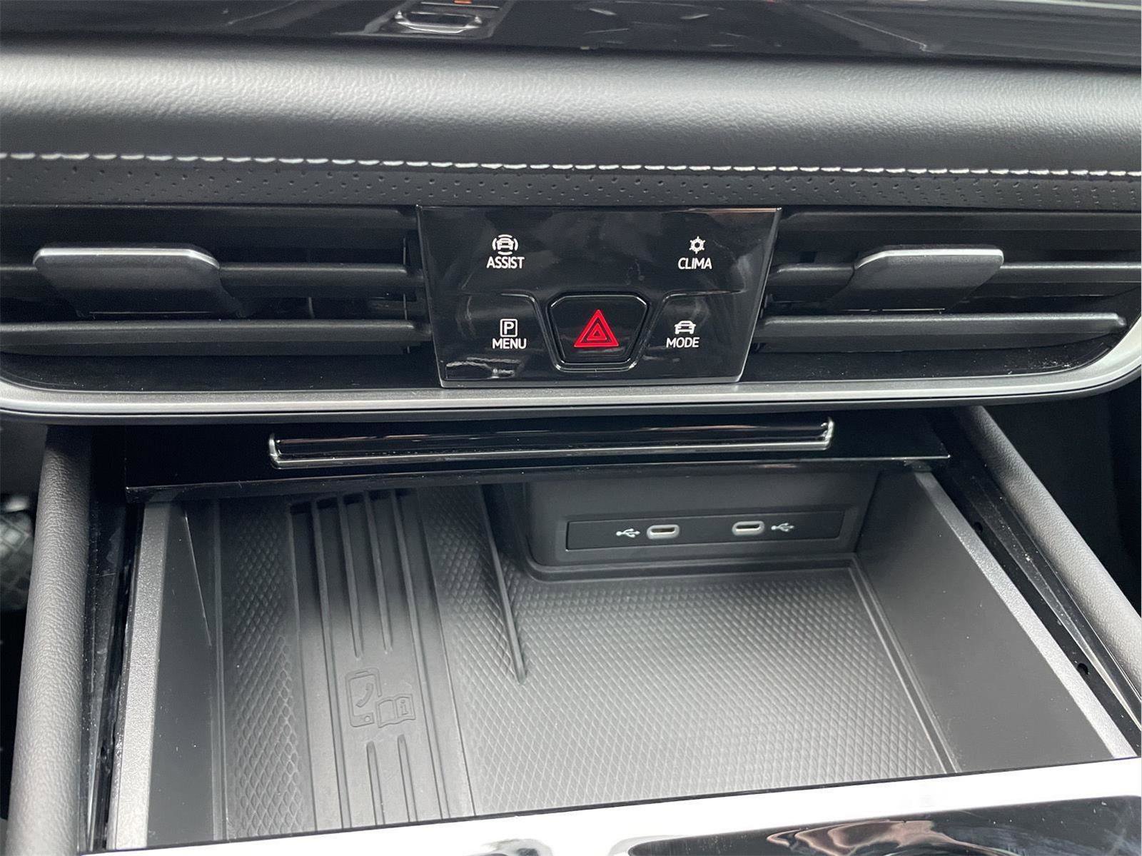 Used 2025 Volkswagen Atlas SEL image 31