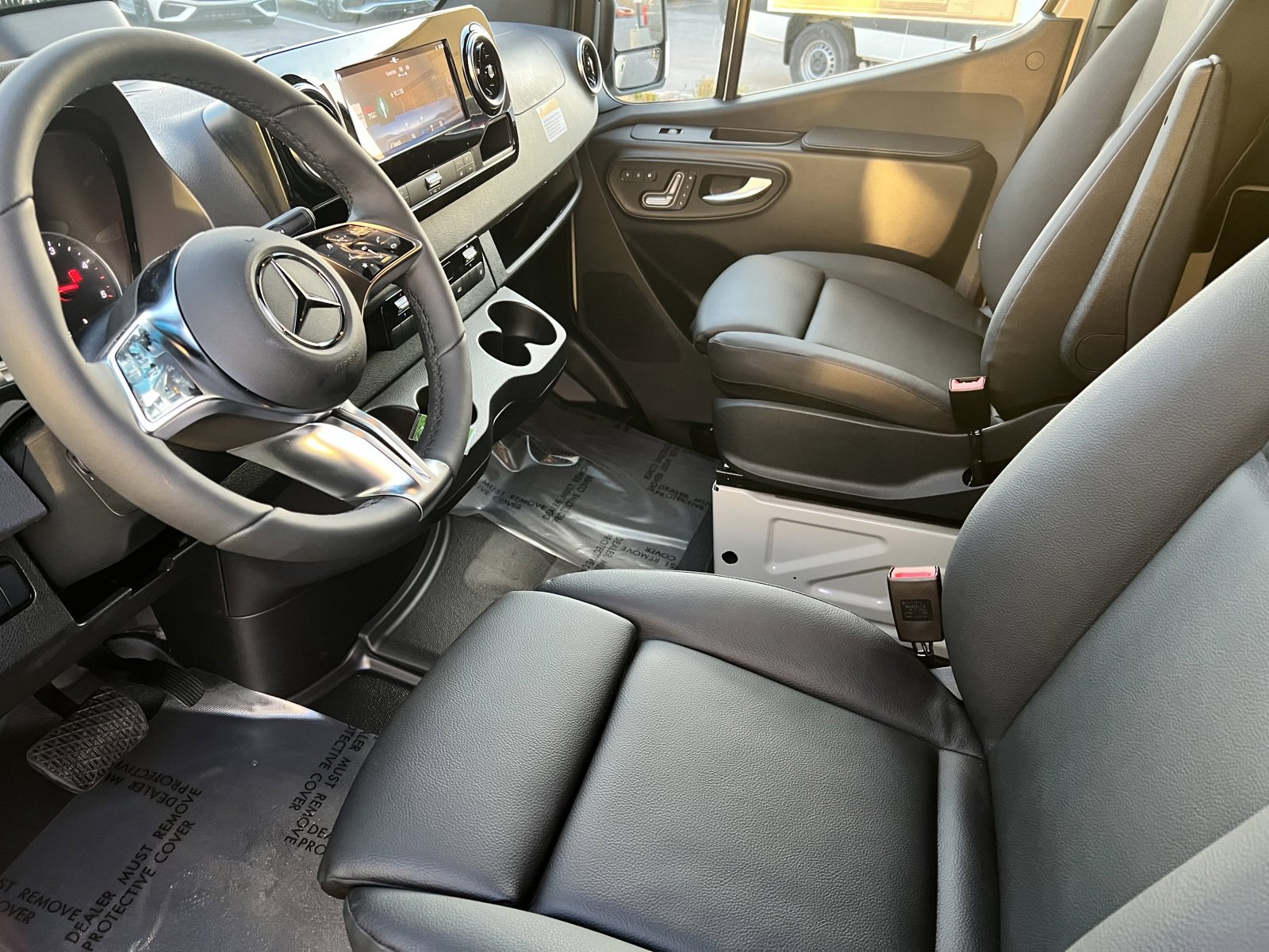 Used 2025 Mercedes-Benz Sprinter 2500 image 4