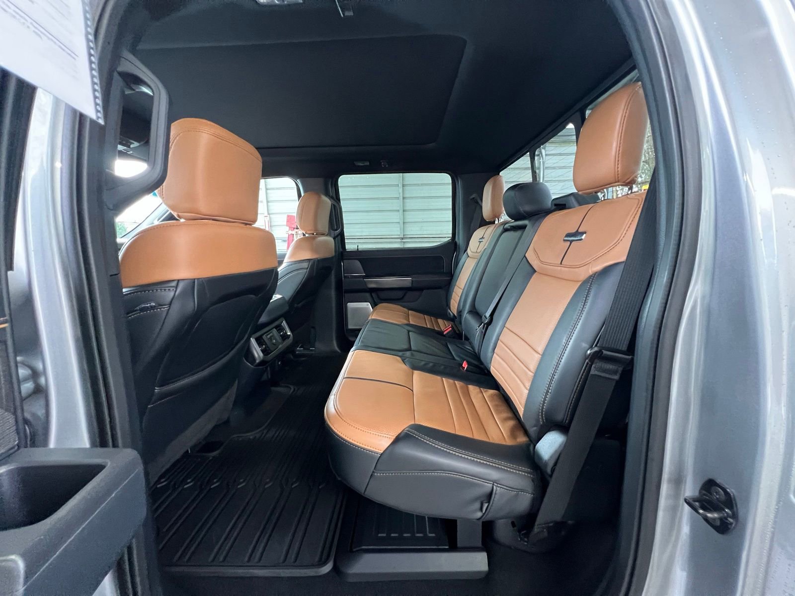 Used 2023 Ford F350 Platinum w/ FX4 Off-Road Package image 20