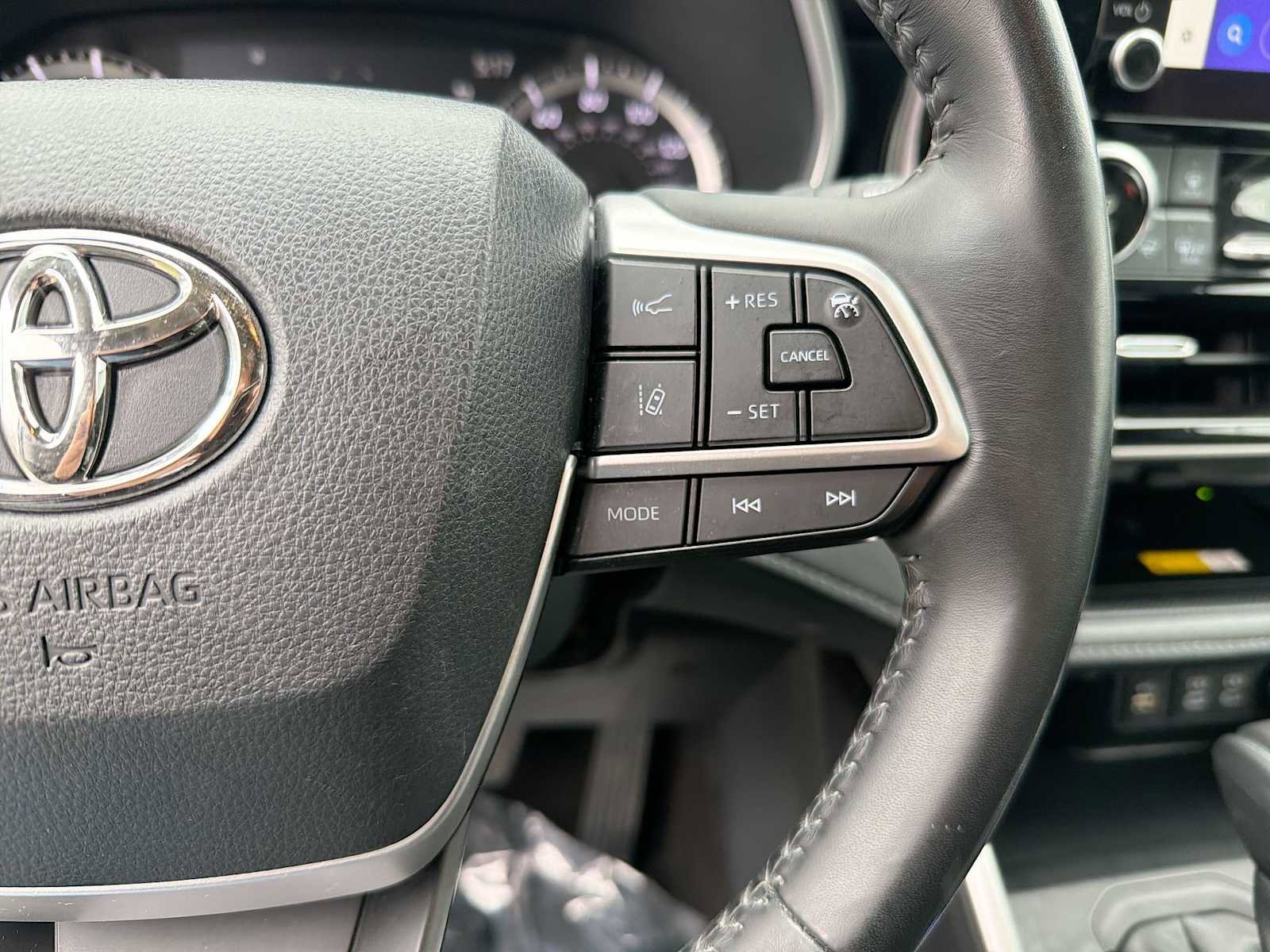 Used 2023 Toyota Highlander XLE FWD image 22