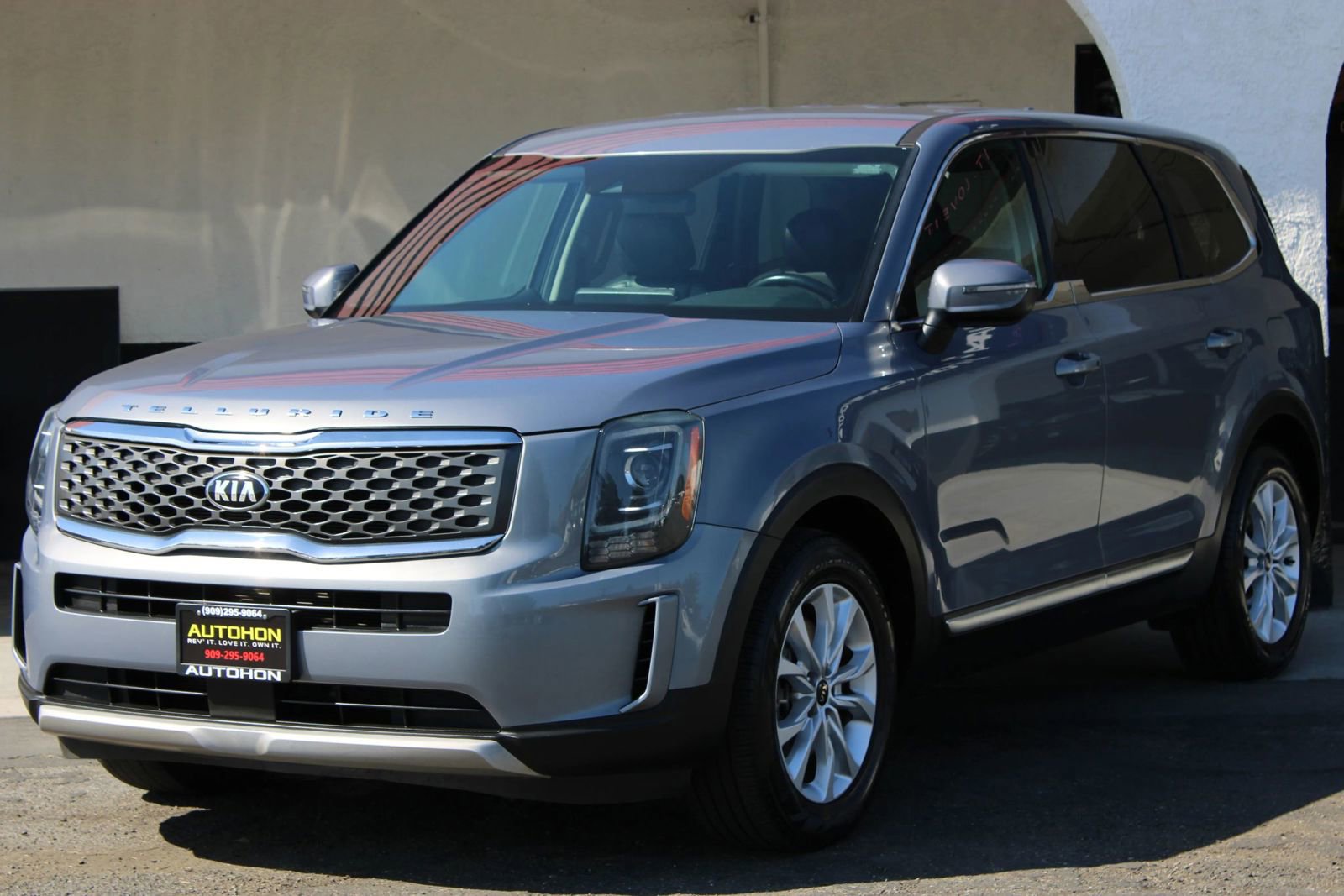 Used 2021 Kia Telluride LX FWD image 1