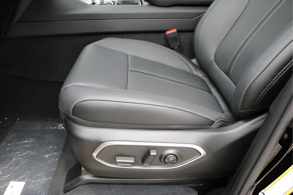 New 2026 Jeep Grand Wagoneer Limited AWD/4WD image 12