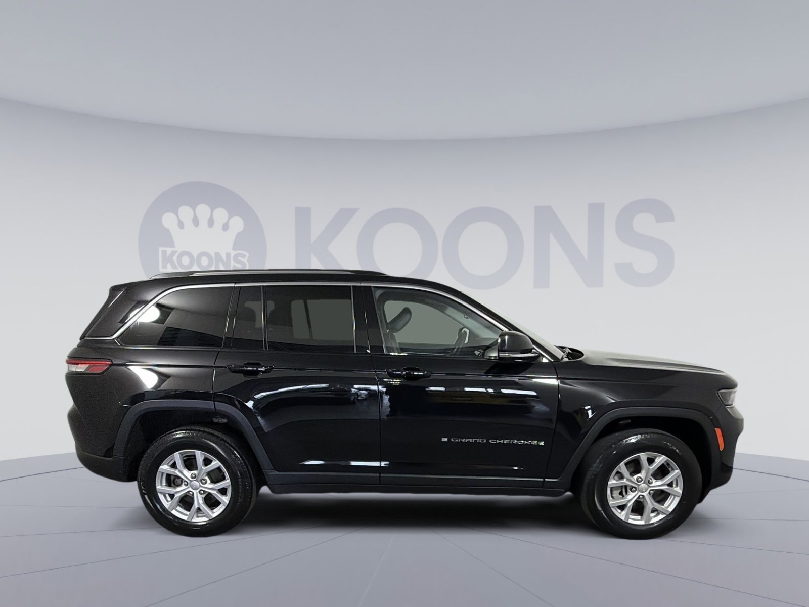 Used 2023 Jeep Grand Cherokee Limited image 8