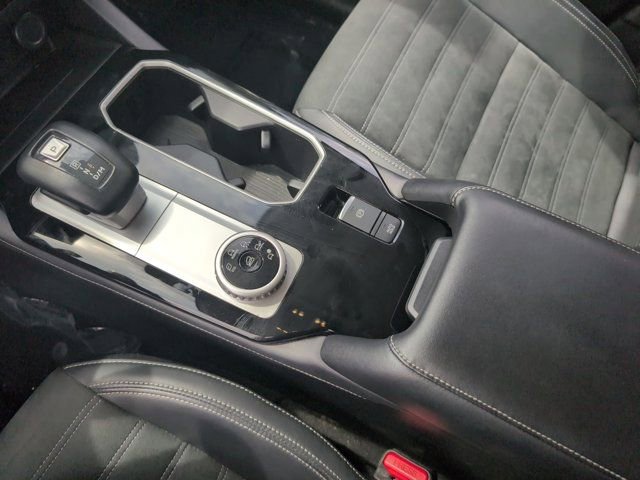 Used 2025 Mitsubishi Outlander SE FWD image 24