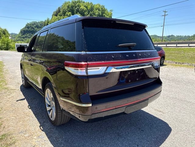 Used 2023 Lincoln Navigator Reserve AWD/4WD image 5