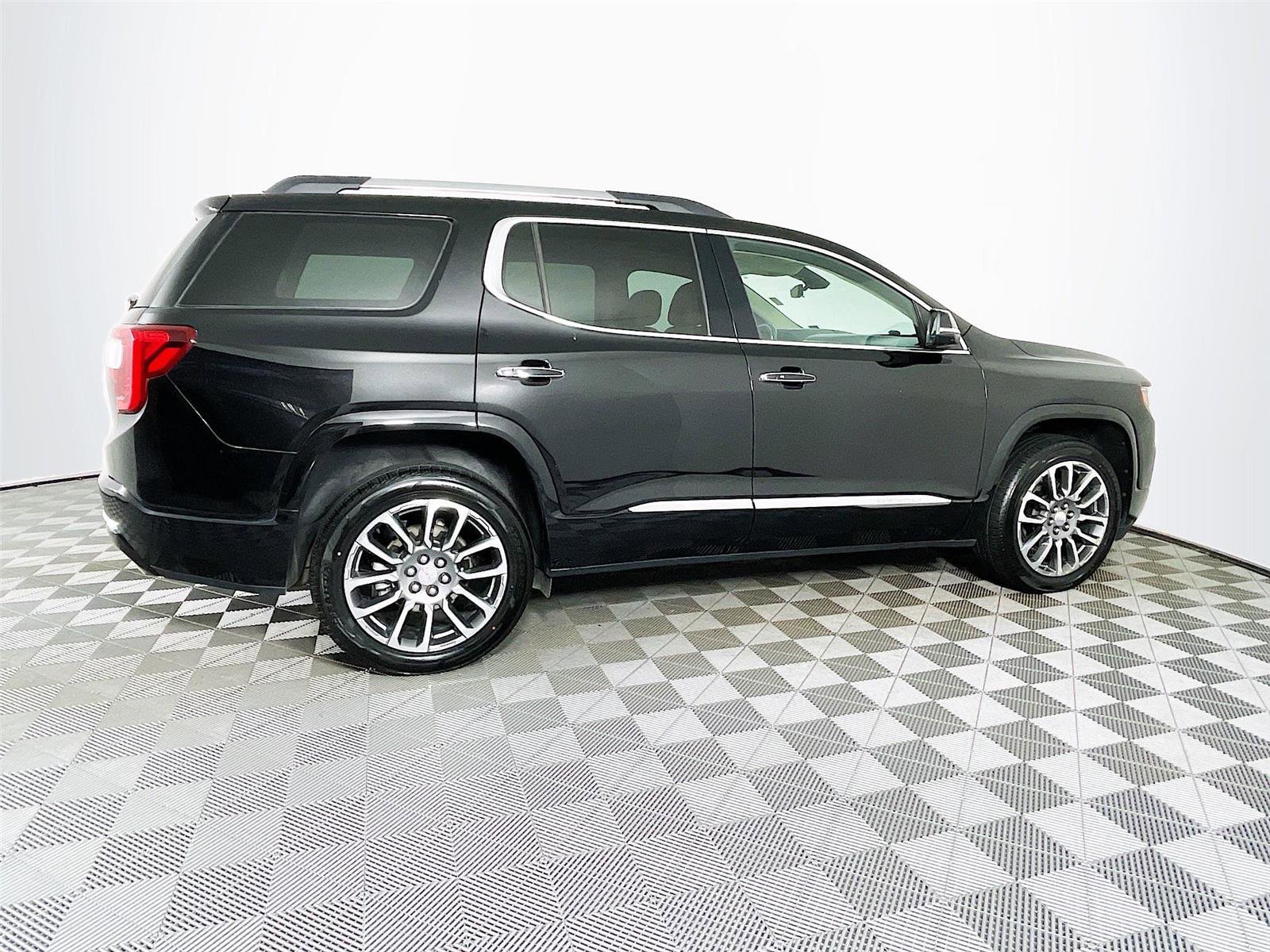 Used 2021 GMC Acadia Denali w/ Denali Technology Package image 11