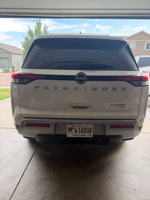 Used 2022 Nissan Pathfinder Platinum w/ Cargo Package AWD/4WD image 2