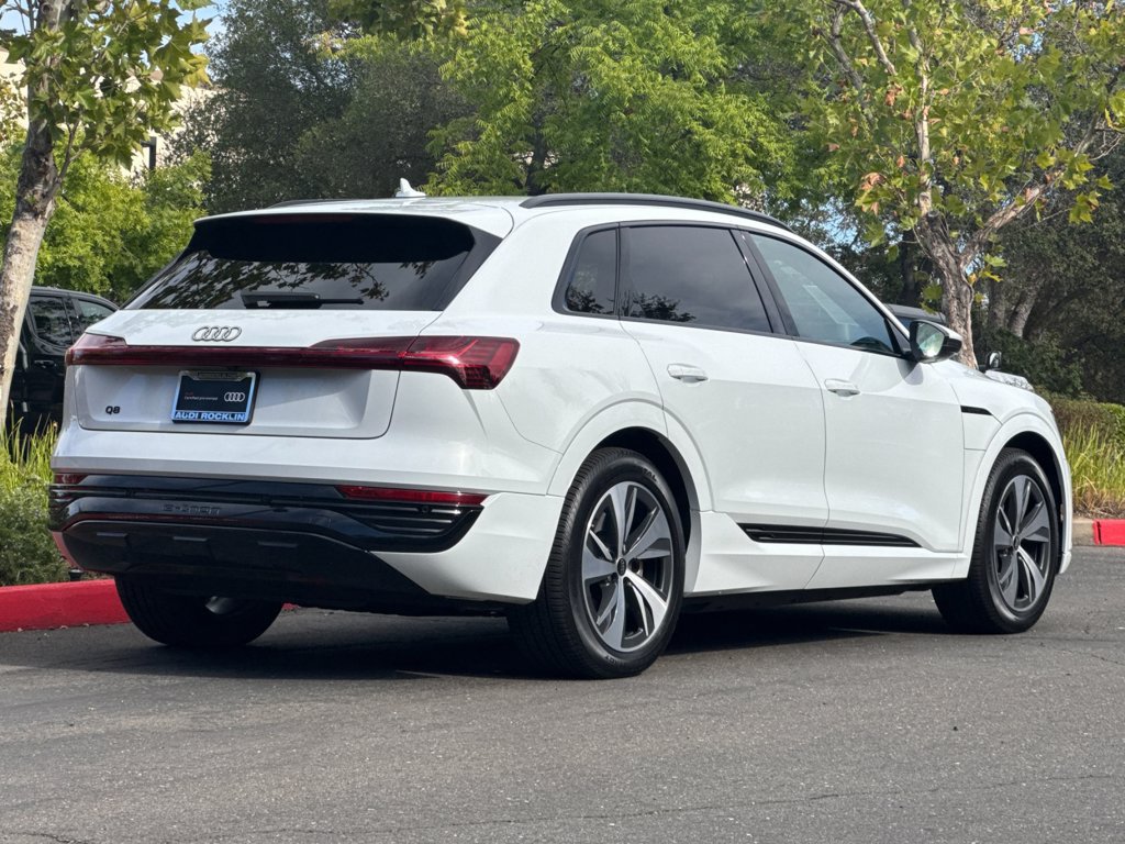 Used 2024 Audi Q8 e-tron Premium Plus AWD/4WD image 5
