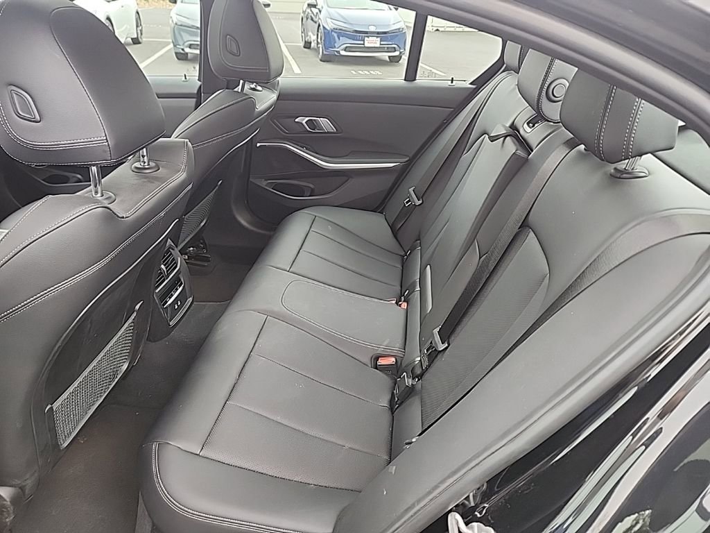 Used 2022 BMW 330e w/ M Sport Package image 11