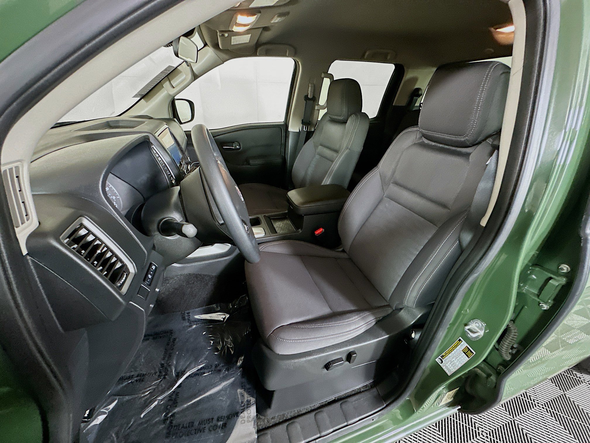 Used 2023 Nissan Frontier SV w/ Tow Package RWD image 12