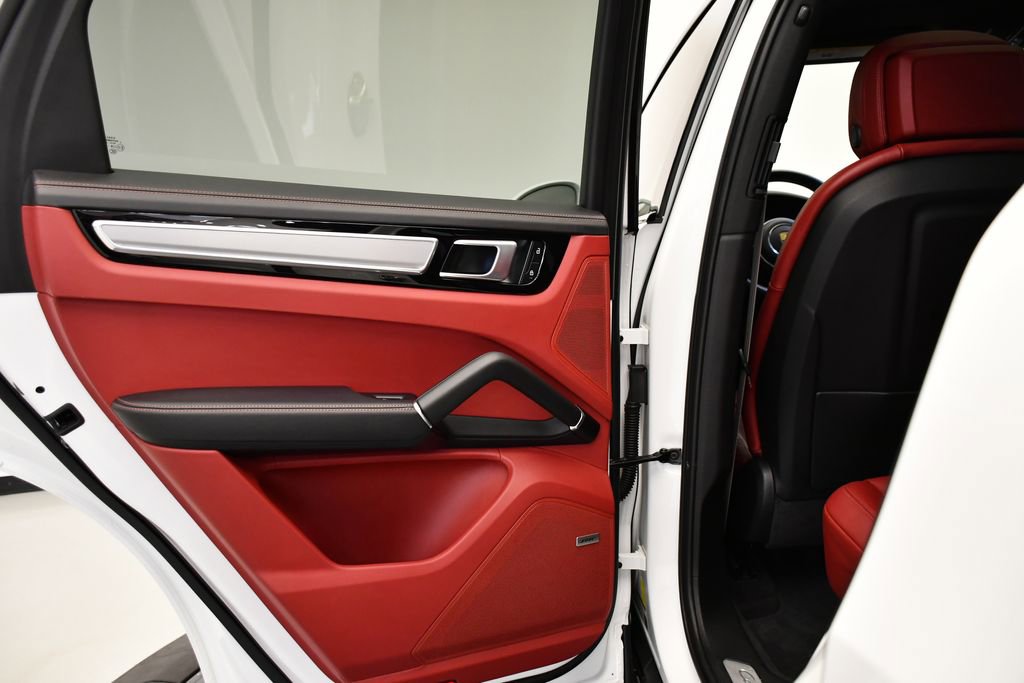 Used 2023 Porsche Cayenne image 42