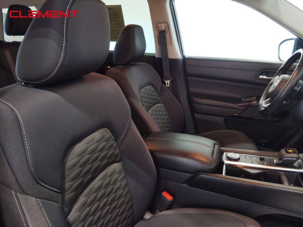 Used 2022 Nissan Pathfinder SV image 33