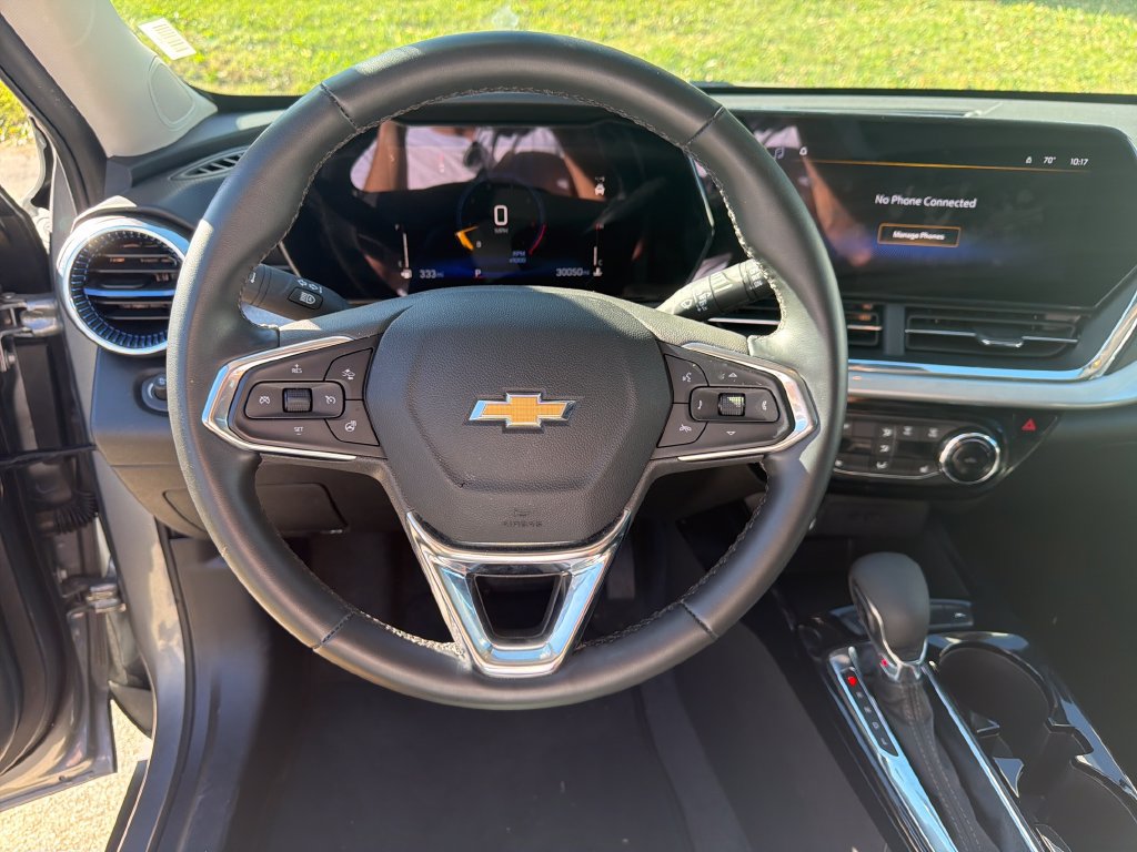 Used 2025 Chevrolet Trax LT w/ LT Convenience Package FWD image 17