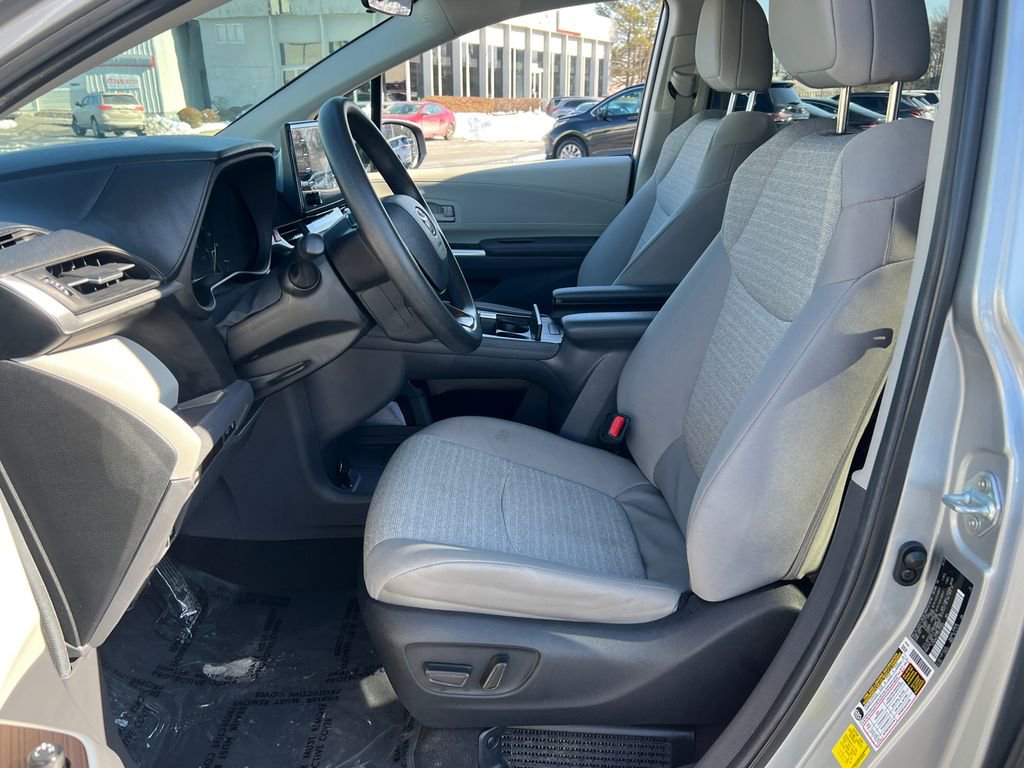 Used 2024 Toyota Sienna LE image 16