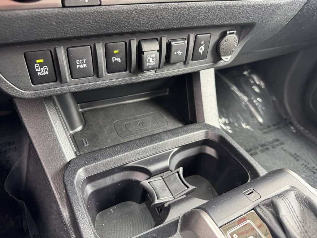 Certified 2022 Toyota Tacoma Limited AWD/4WD image 24