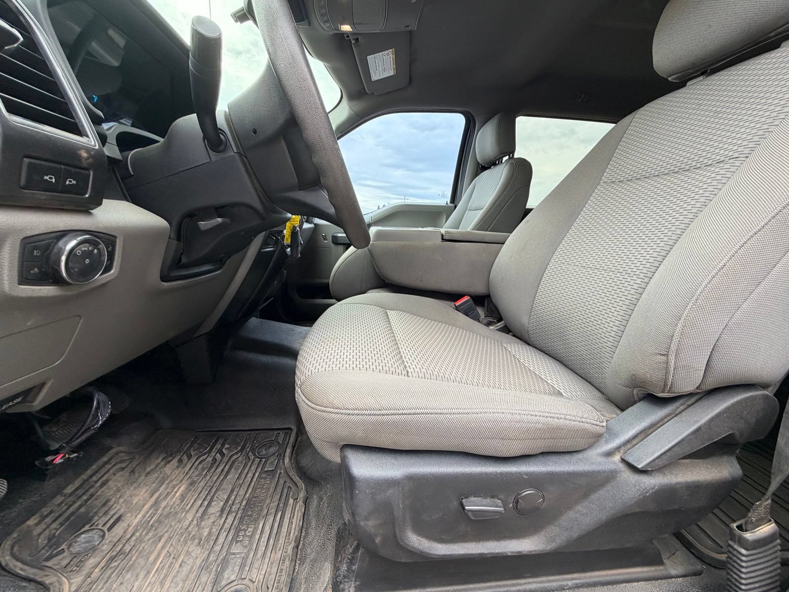 Used 2021 Ford F350 XLT w/ XLT Premium Package AWD/4WD image 6