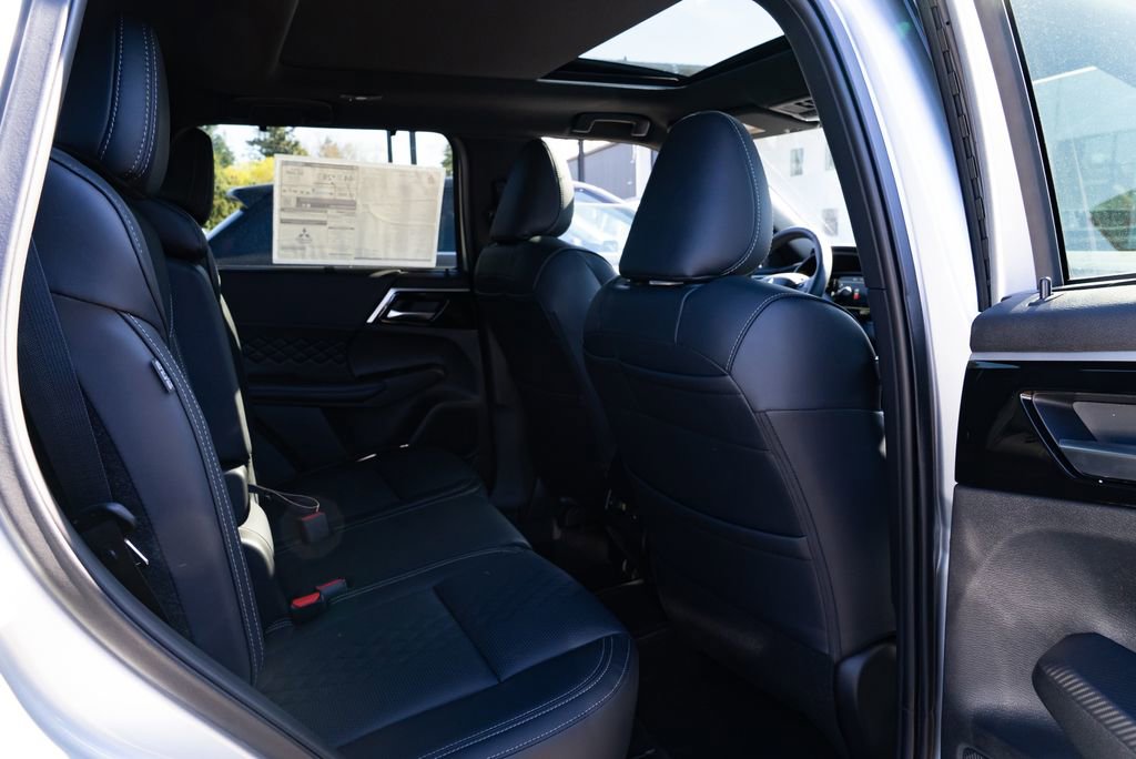 New 2025 Mitsubishi Outlander SEL Black Edition AWD/4WD image 23