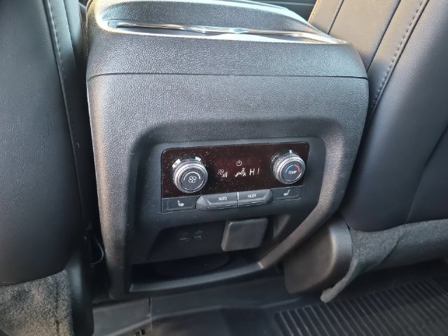 Used 2026 GMC Acadia AT4 w/ Luxury Package AWD/4WD image 24