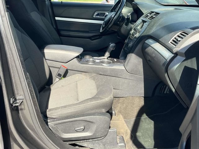 Used 2017 Ford Explorer XLT FWD image 24