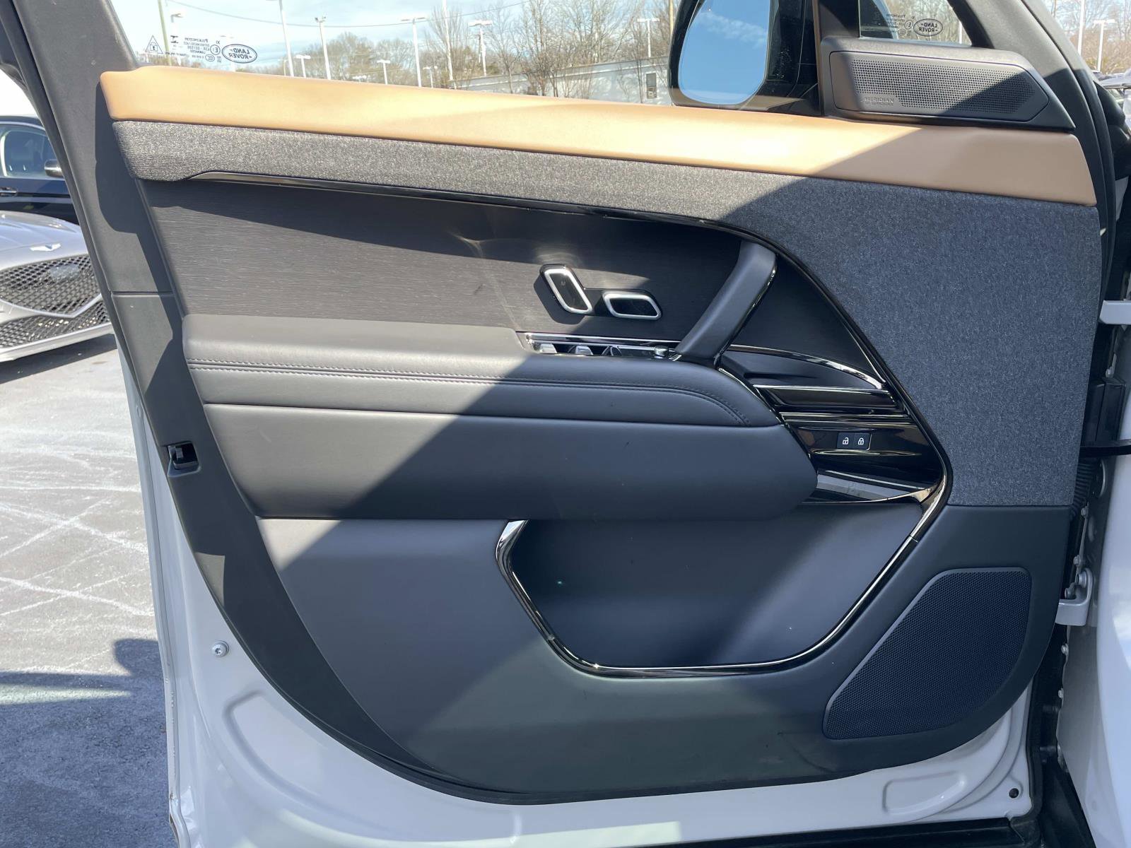 Used 2024 Land Rover Range Rover Sport Dynamic SE image 17