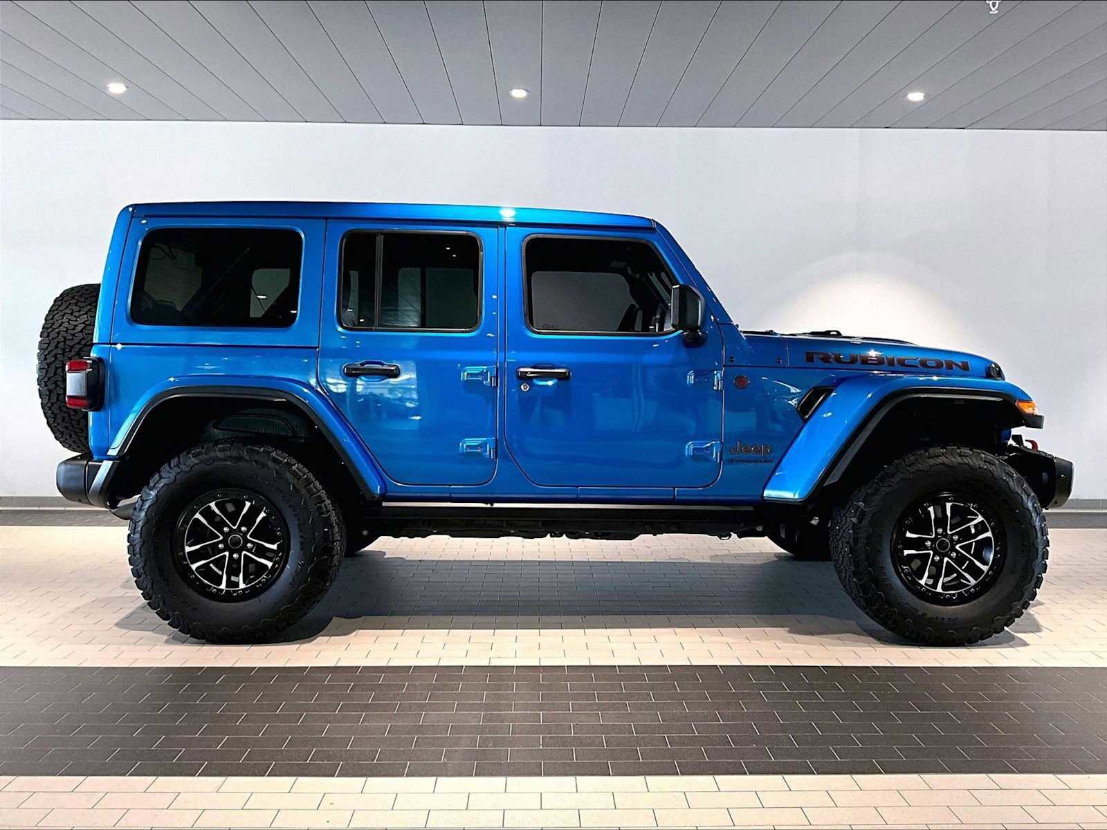 Used 2024 Jeep Wrangler Unlimited Rubicon AWD/4WD image 11
