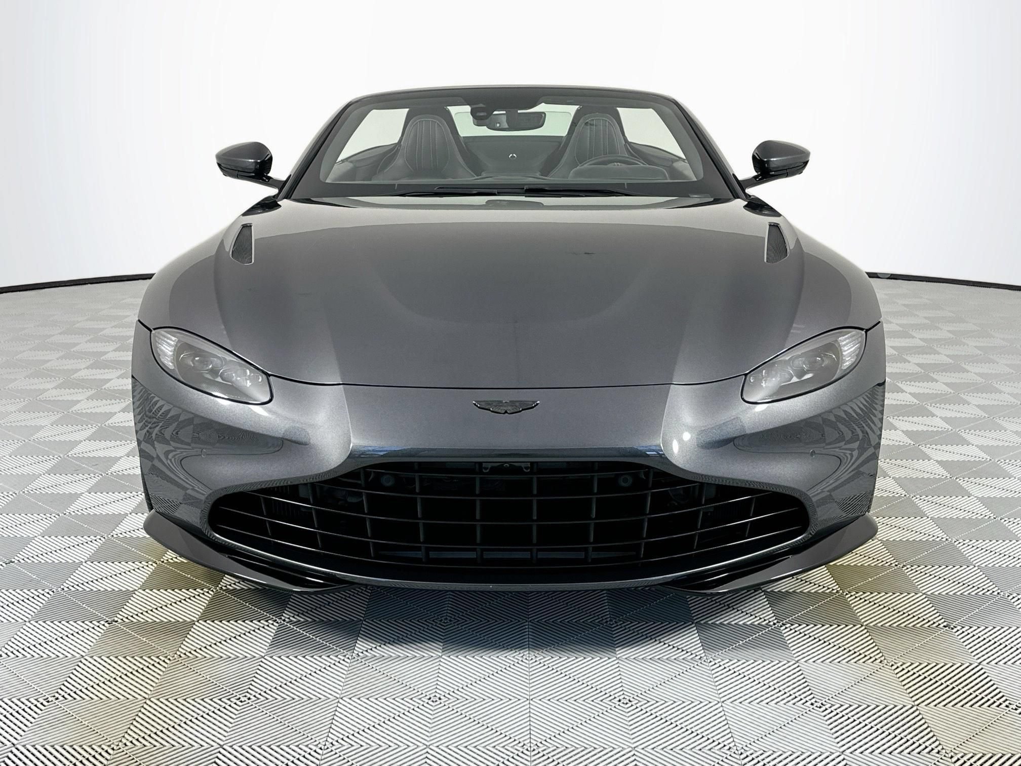 Used 2021 Aston Martin V8 Vantage Roadster RWD image 7