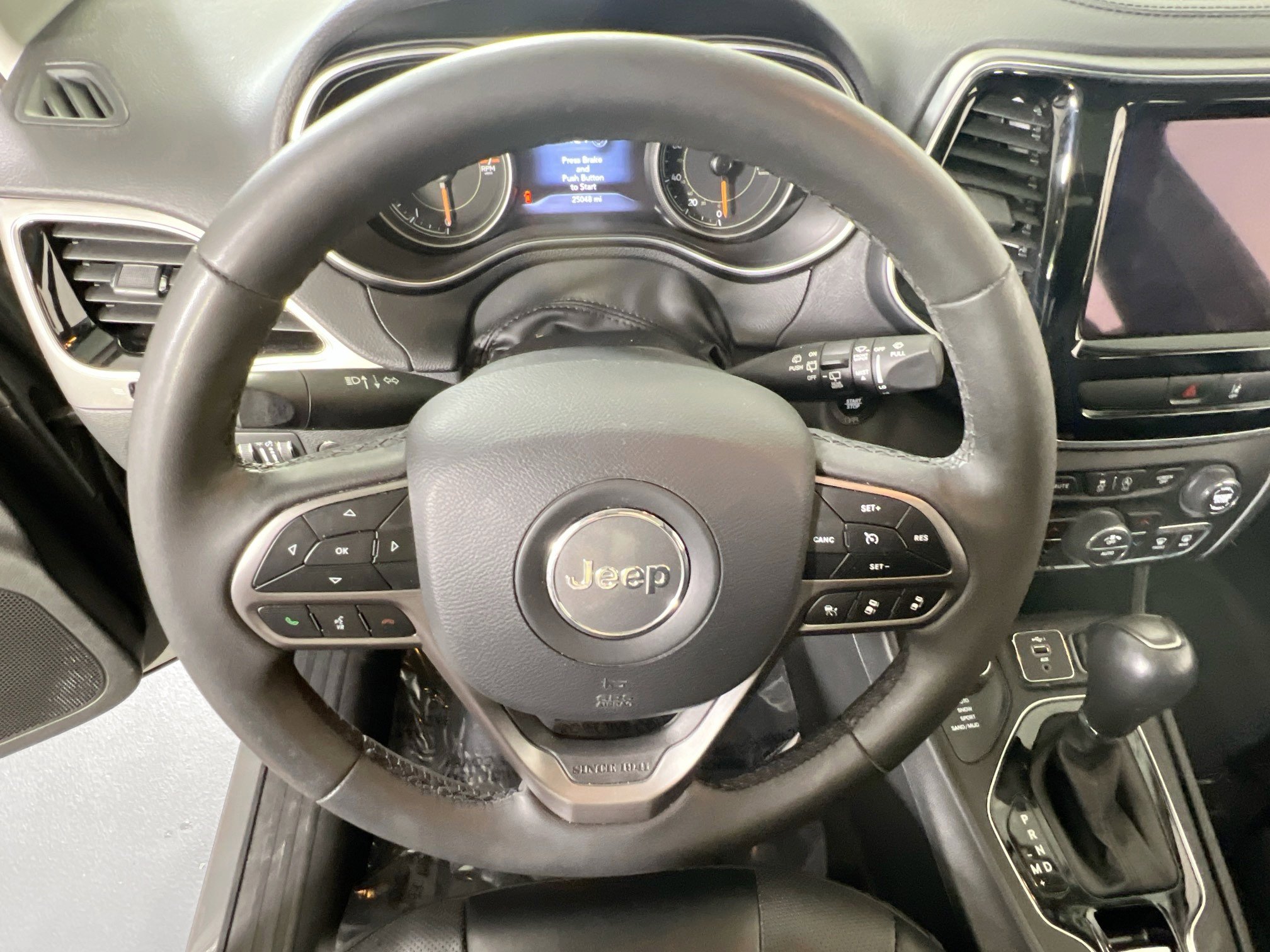 Used 2022 Jeep Cherokee Limited image 11