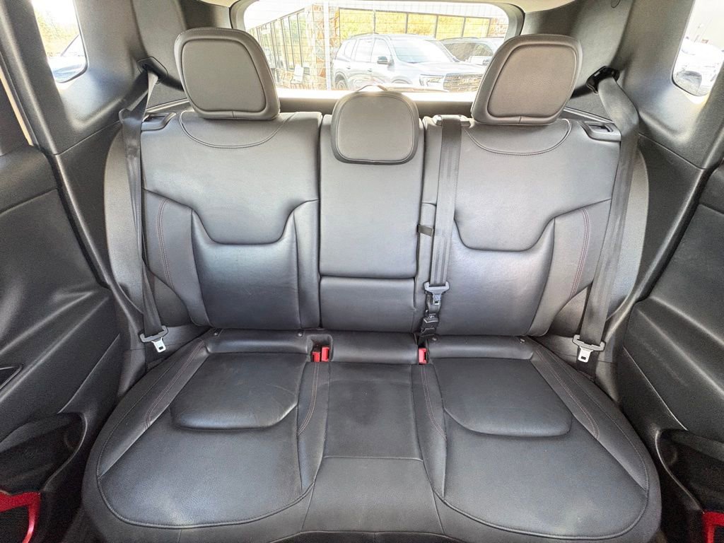 Used 2016 Jeep Renegade Trailhawk w/ Premium Trailhawk Package image 39