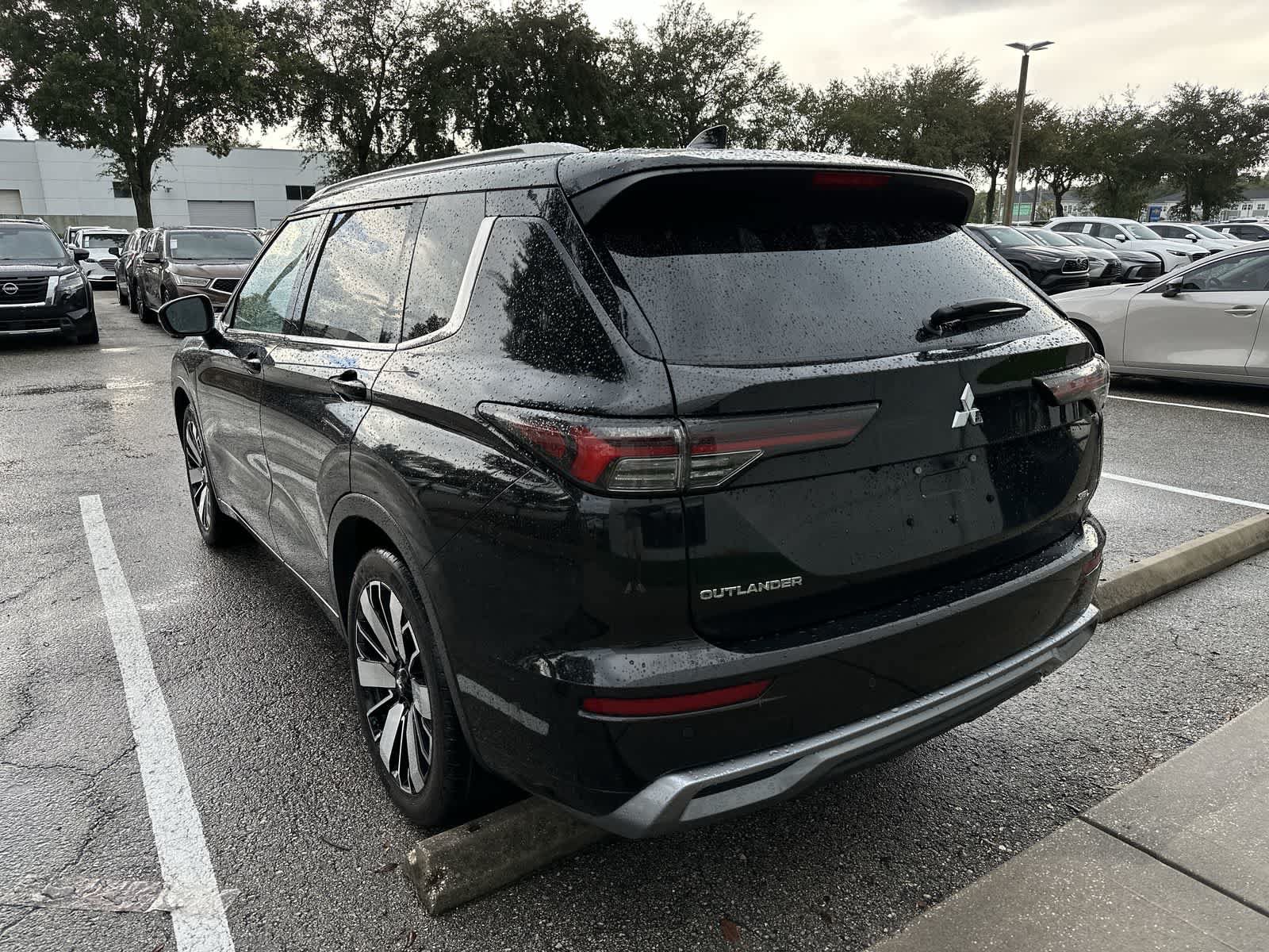 Used 2025 Mitsubishi Outlander SEL FWD image 6