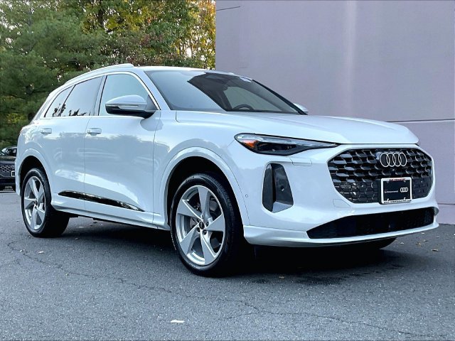 Used 2025 Audi Q5 Premium Plus w/ Premium Plus AWD/4WD image 1