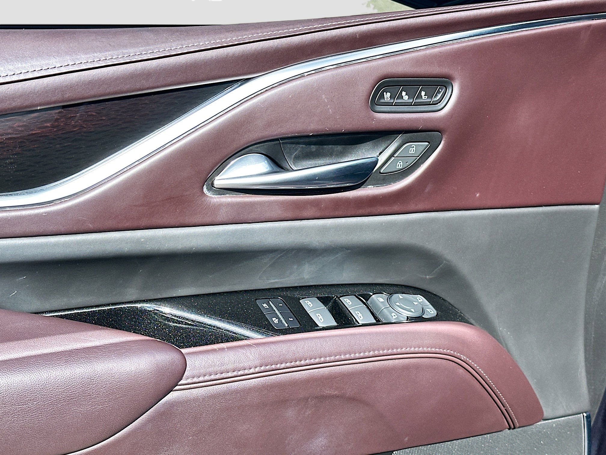 Used 2022 Cadillac Escalade ESV Sport Platinum w/ LPO, ONYX Package image 18